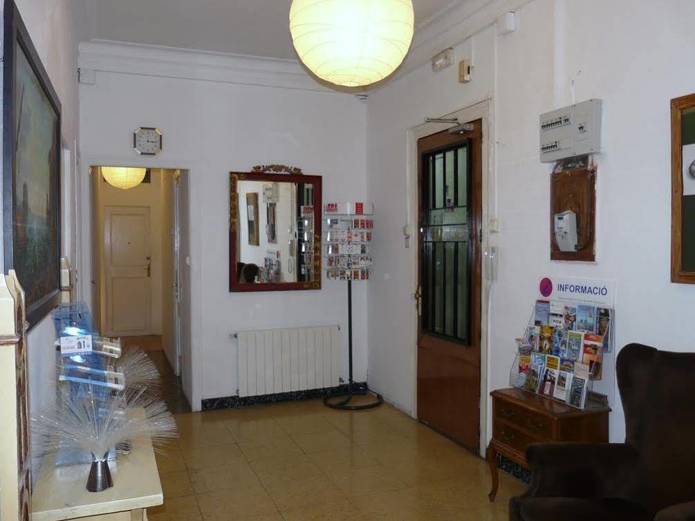 Pension Arosa Барселона Экстерьер фото